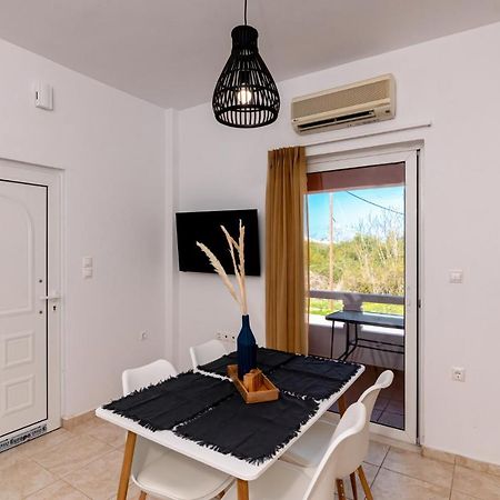 Bona'S Guest House Agia  エクステリア 写真