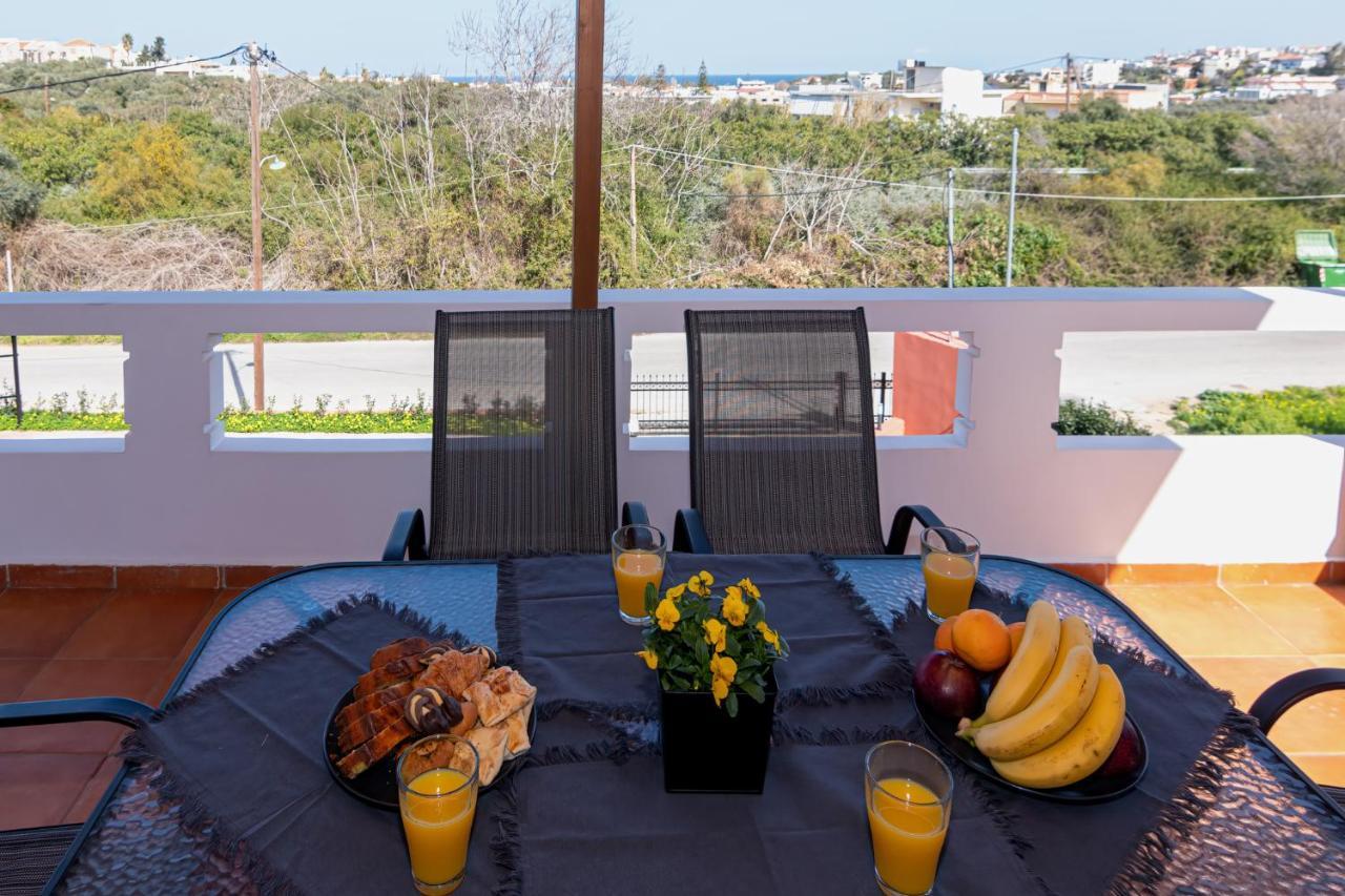 Bona'S Guest House Agia  エクステリア 写真