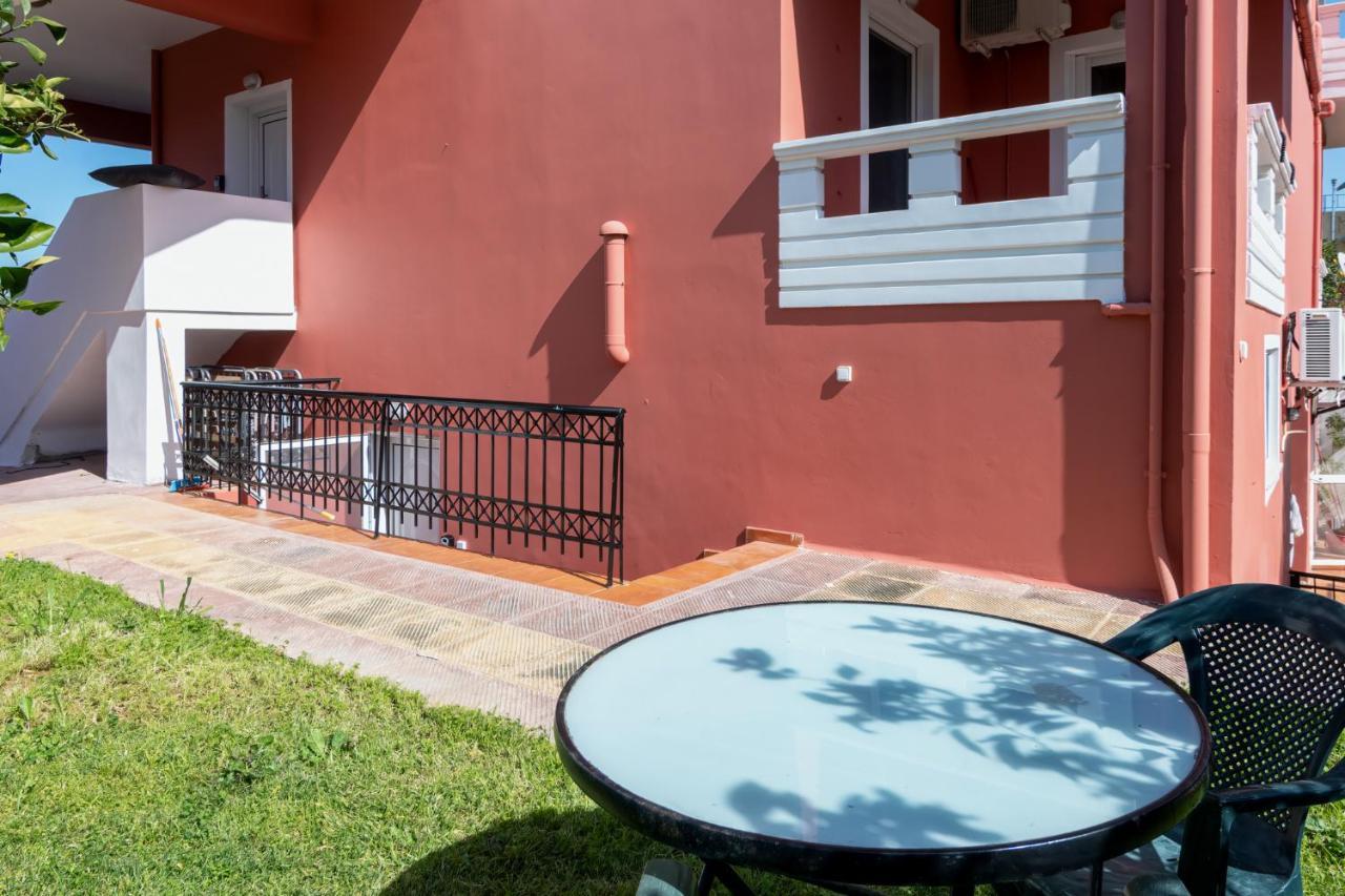 Bona'S Guest House Agia  エクステリア 写真
