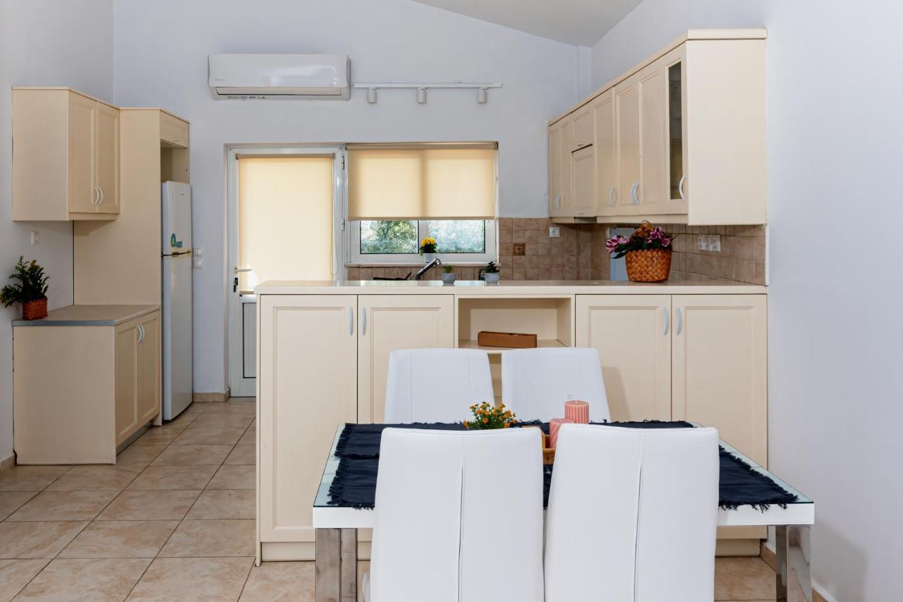 Bona'S Guest House Agia  エクステリア 写真