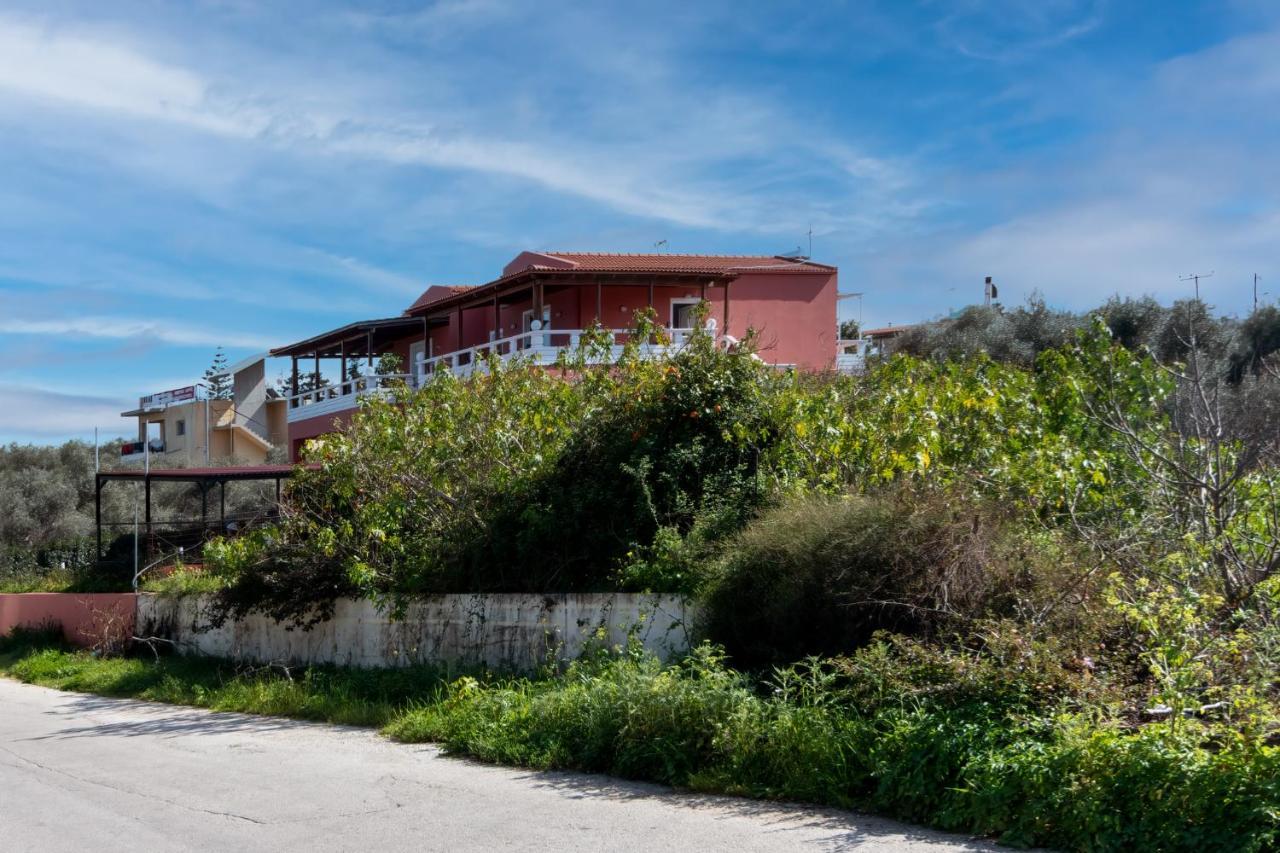 Bona'S Guest House Agia  エクステリア 写真