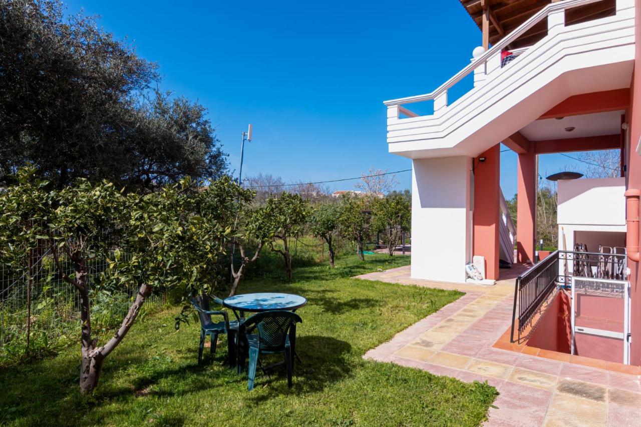 Bona'S Guest House Agia  エクステリア 写真