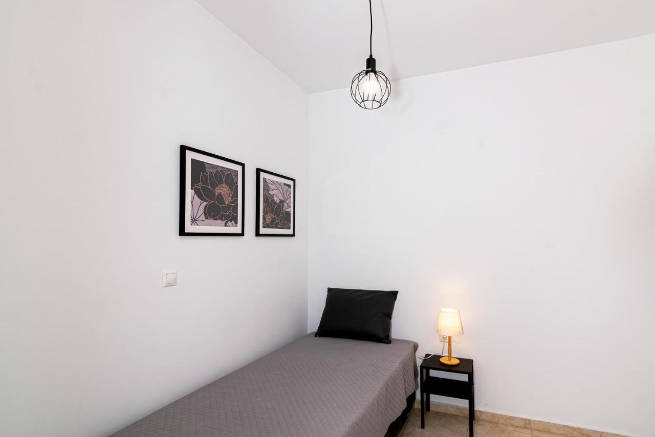 Bona'S Guest House Agia  エクステリア 写真