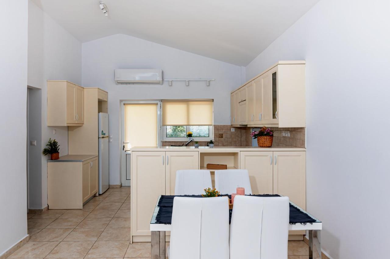 Bona'S Guest House Agia  エクステリア 写真