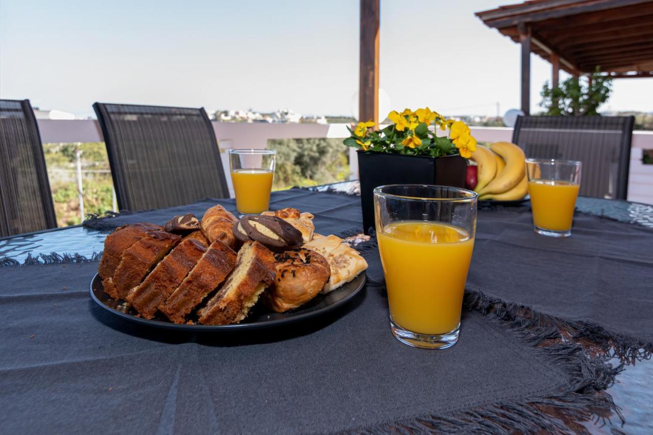 Bona'S Guest House Agia  エクステリア 写真
